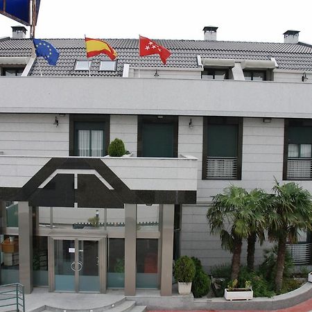 Hostal Los 5 Pinos Мадрид Экстерьер фото
