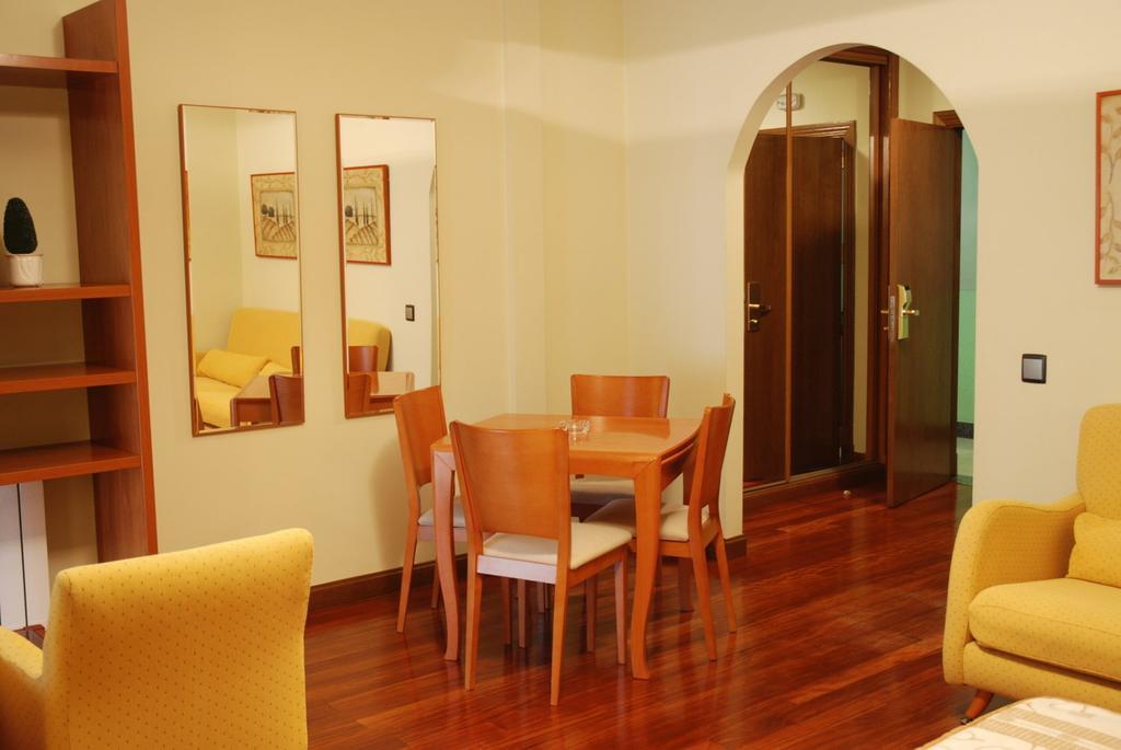 Hostal Los 5 Pinos Мадрид Экстерьер фото
