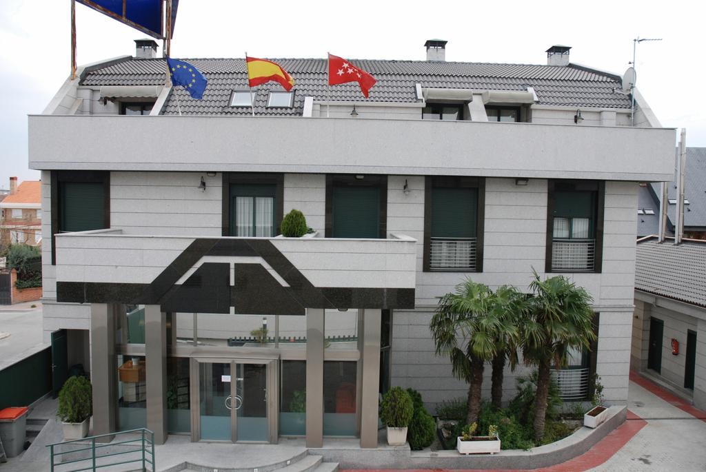 Hostal Los 5 Pinos Мадрид Экстерьер фото