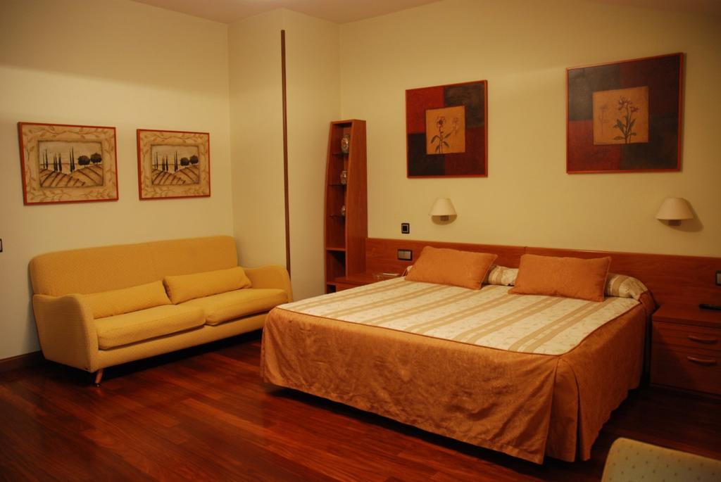 Hostal Los 5 Pinos Мадрид Экстерьер фото